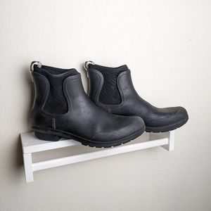 UGG Women's Chevonne Ankle Boot size 8